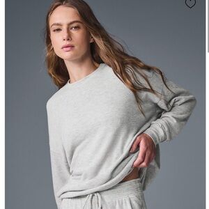Alo Yoga Soho Pullover in Athletic Heather Grey